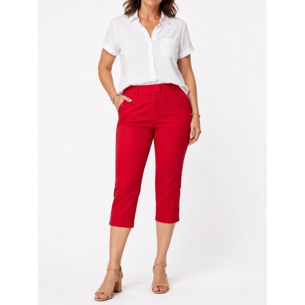 CHARLOTTE RUSSE. Red Capri Pants. Size Large.
